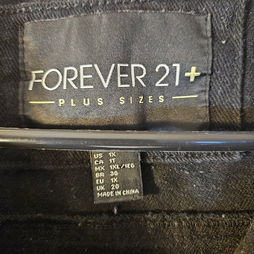 Forever 21 Plus Size Black Denim Trucker Jacket Womens 1X Button Up Outerwear - Picture 3 of 10